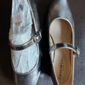 Life Stride Mary Jane Flat dress shoes. Pewter, size 10, New in box.